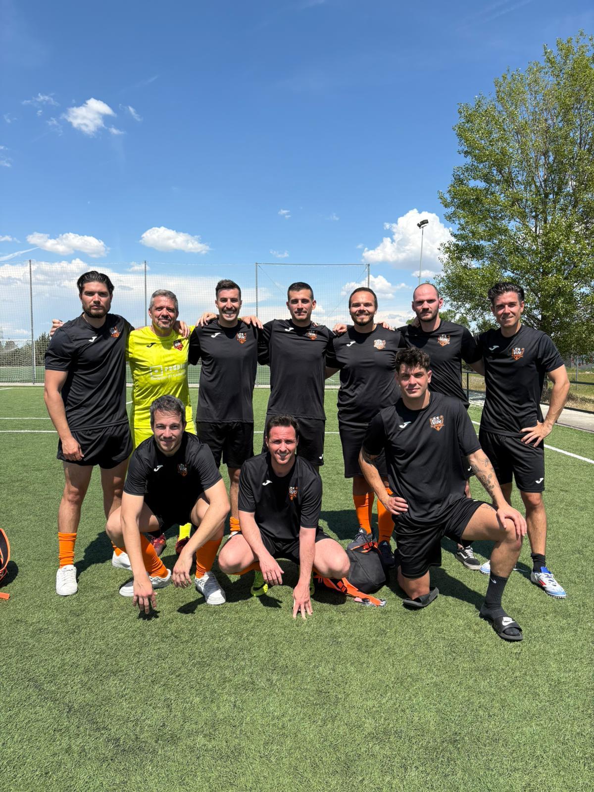 C.D. ViBe Senior B celebrando una victoria en El Cañaveral
